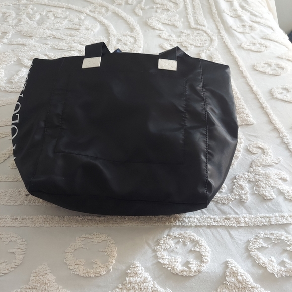 Tommy Hilfiger nylon gym bag/ tote/day bag - Picture 5 of 6